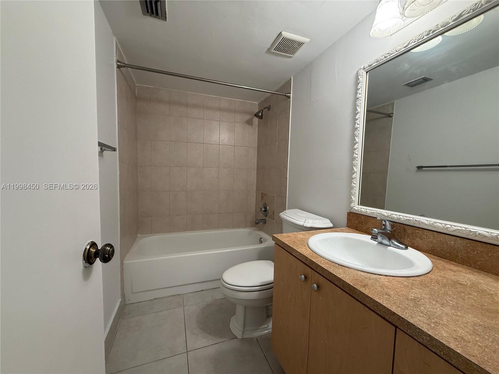 Building Photo - 155 Lakeview Dr