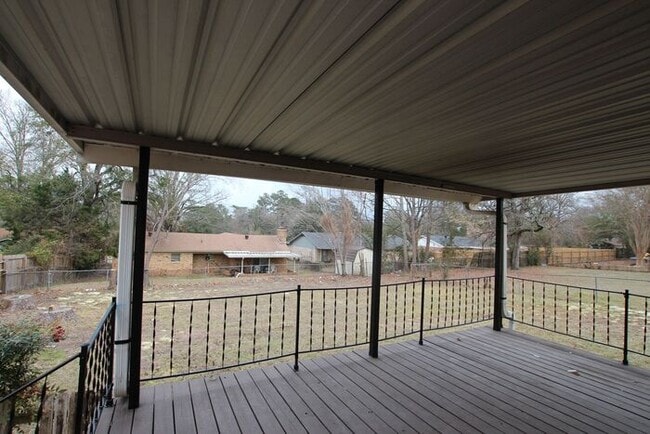 Building Photo - 3 Bed 2 Bath Home Near UT Tyler!