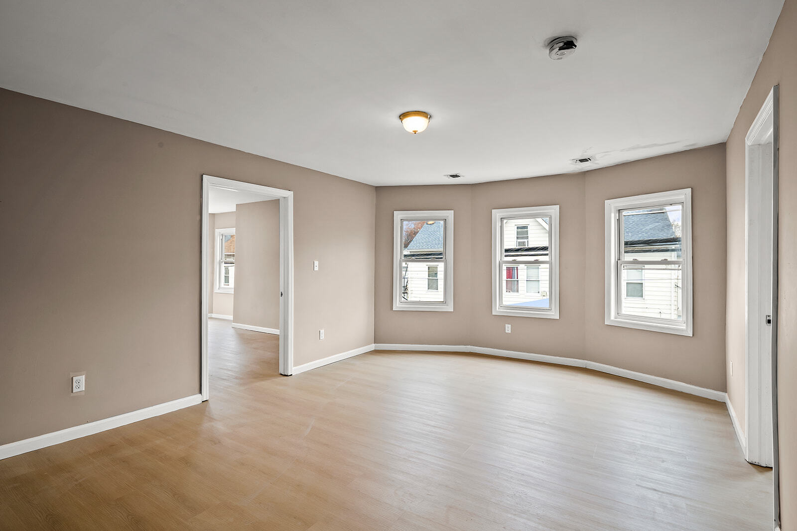 Building Photo - 113 E Main St