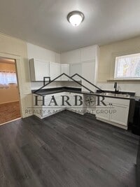 Building Photo - 1/2 Off first full month of rent!