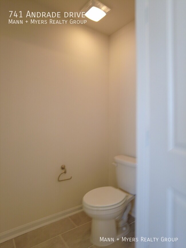 Building Photo - 741 Andrade Dr