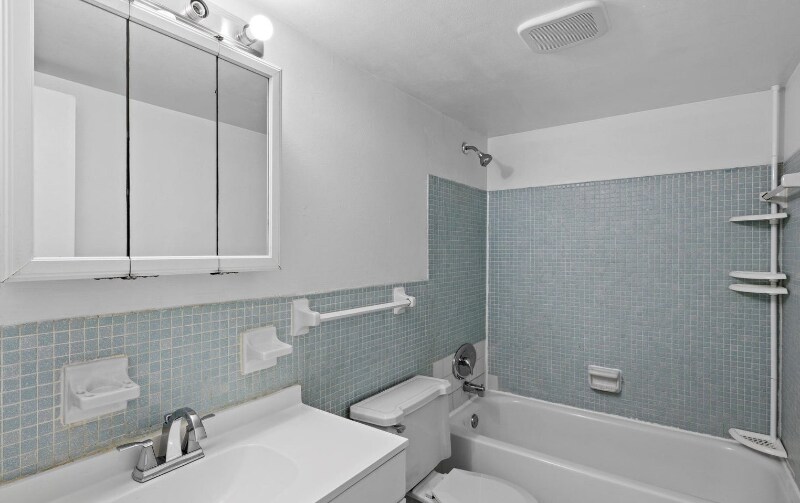 Building Photo - 230 Columbia Dr