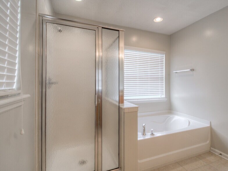 Building Photo - 3852 Cedar Bluff Ln