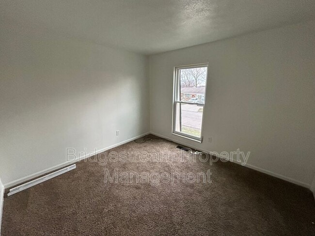 Building Photo - 953 Taylorsview Dr