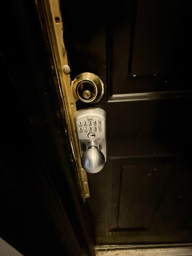 Building Photo - 36 Duncan Ave