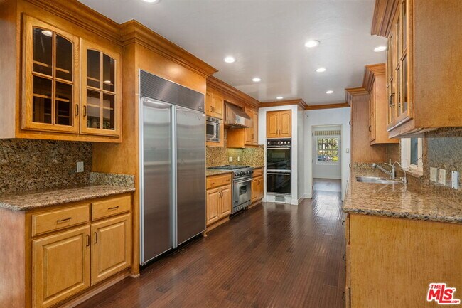 Building Photo - 139 S Anita Ave