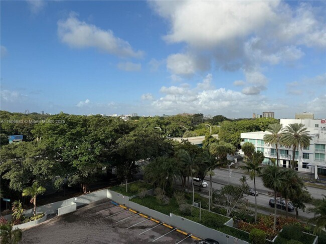 Building Photo - 2501 Brickell Ave
