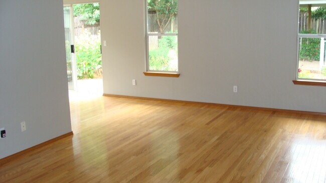 Building Photo - Charming Hazel Dell Ranch Home