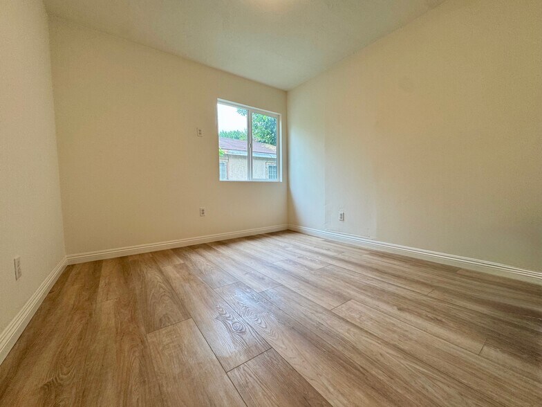 Bed #2 - 2245 Meadowvale Ave