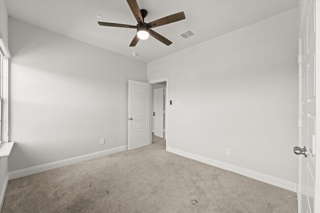 Building Photo - 1045 Thomas Pl