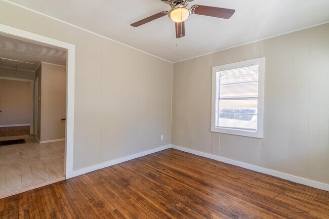 Building Photo - 1677 Echles St