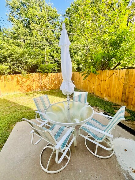 Building Photo - 2406 Burleson Ct