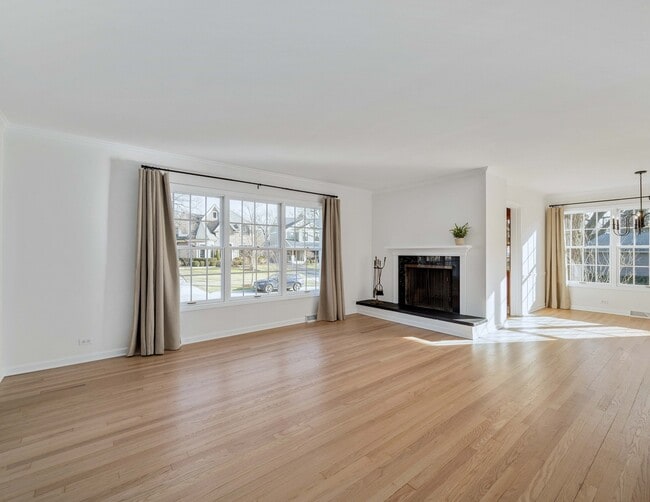 Building Photo - 4360 Prospect Ave