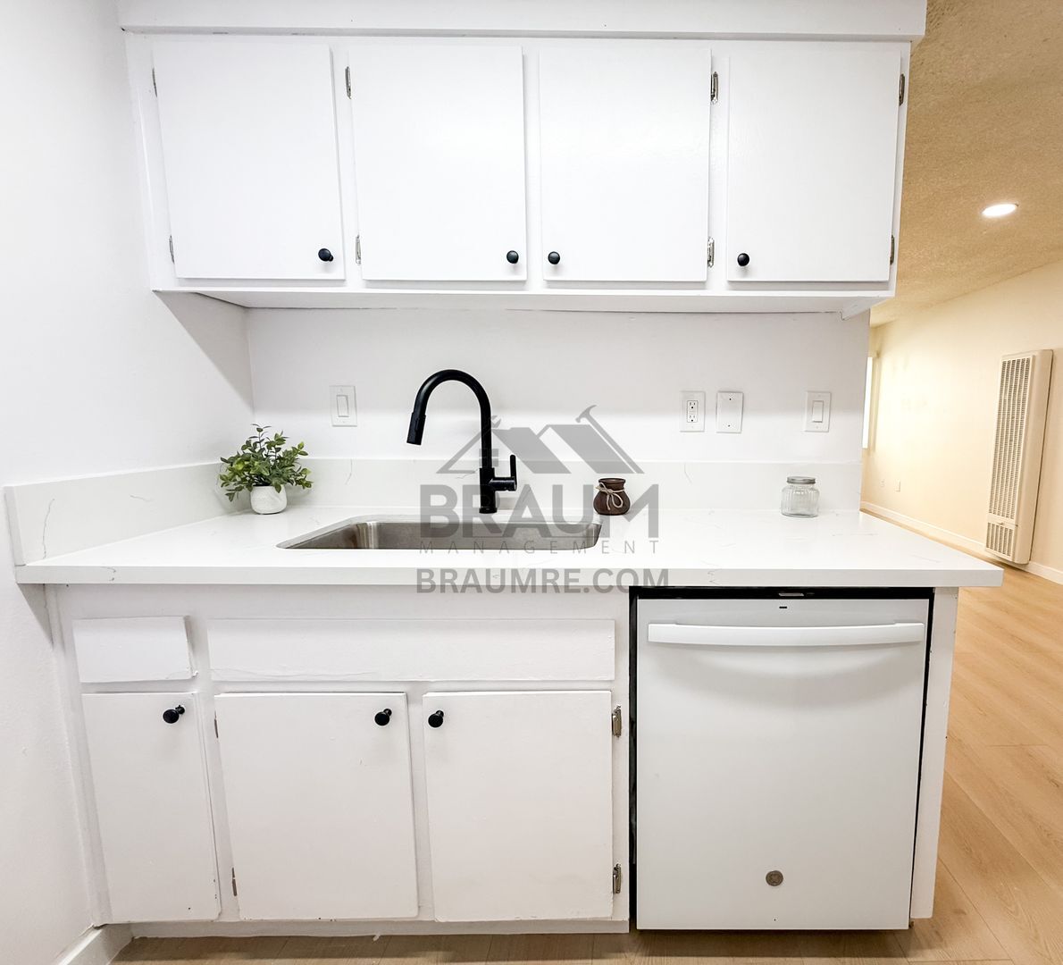 Building Photo - 5461 Kester Ave