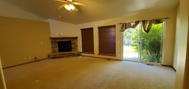 Building Photo - Beautiful 6 Bed/3 Bath House in Hayden, ID!