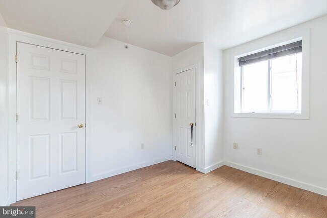 Building Photo - 507 W Girard Ave