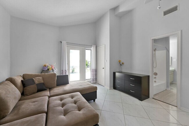 Building Photo - Fully Furnished 2 bedroom Lakefront with 1...
