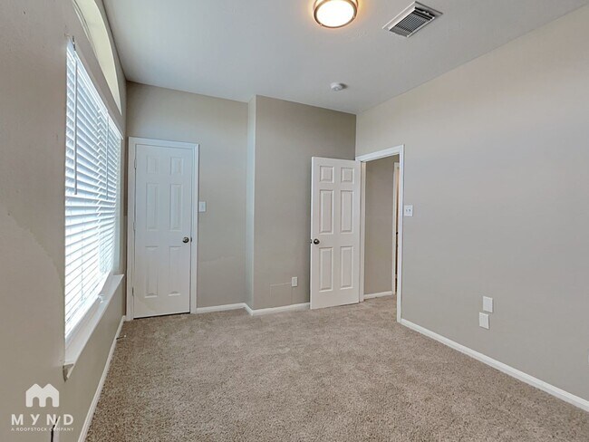 Building Photo - 14906 Sparks Ct