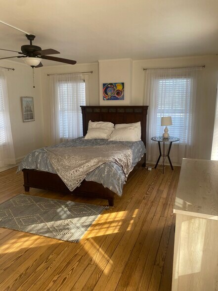 Bedroom new bed - 10 Pine St