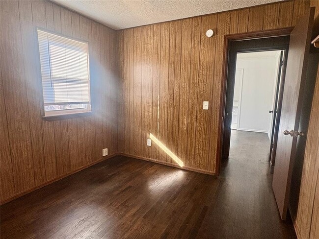 Building Photo - 6413 S Lindsay Ave