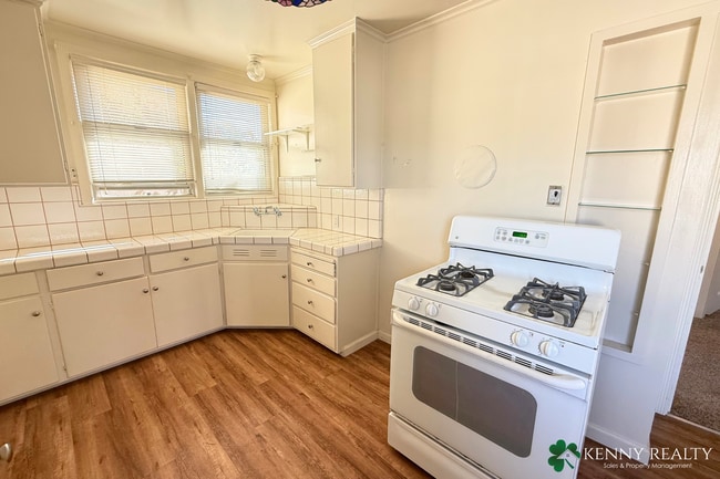 Building Photo - Charming 2-Bedroom Home with Private Backyard in South San Francisco