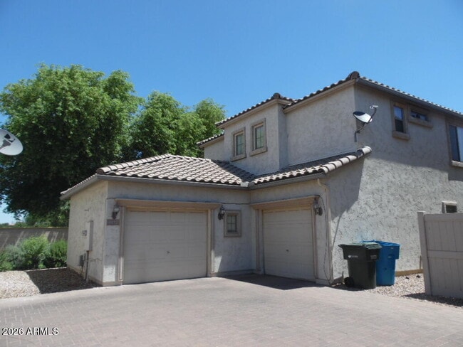 Building Photo - 8472 W Lewis Ave