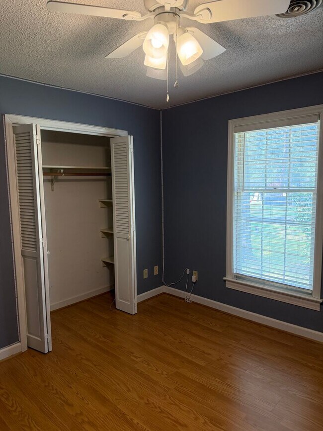 Building Photo - 105 Demille Dr