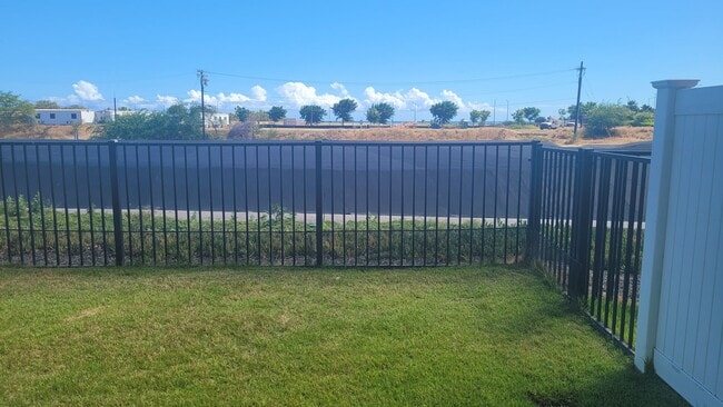 Building Photo - 1175-D