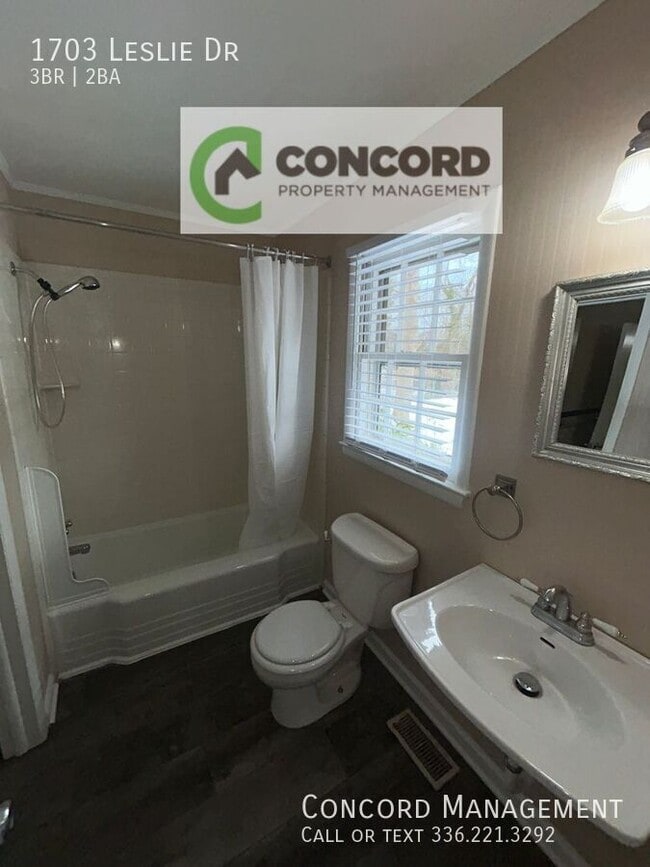 Building Photo - 1703 Leslie Rd