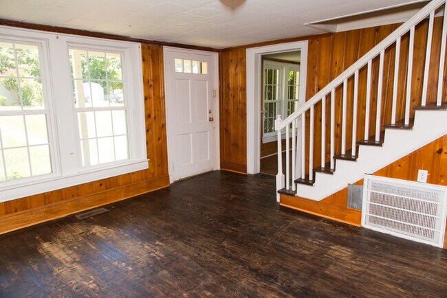 Building Photo - Country living in Graham
