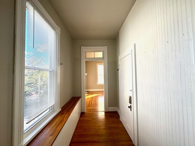 Building Photo - 30 Conklin St