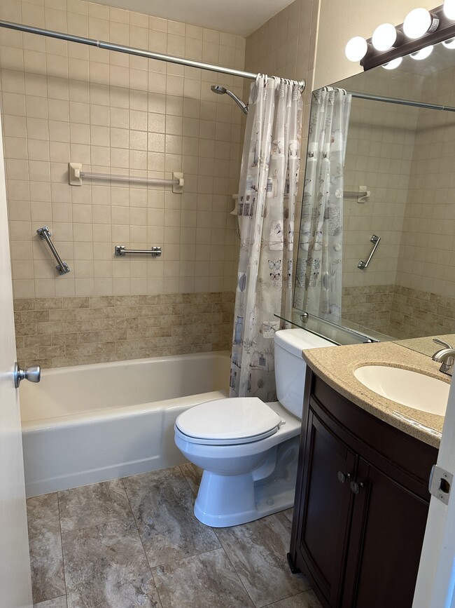 Building Photo - 964 Great Hill Dr