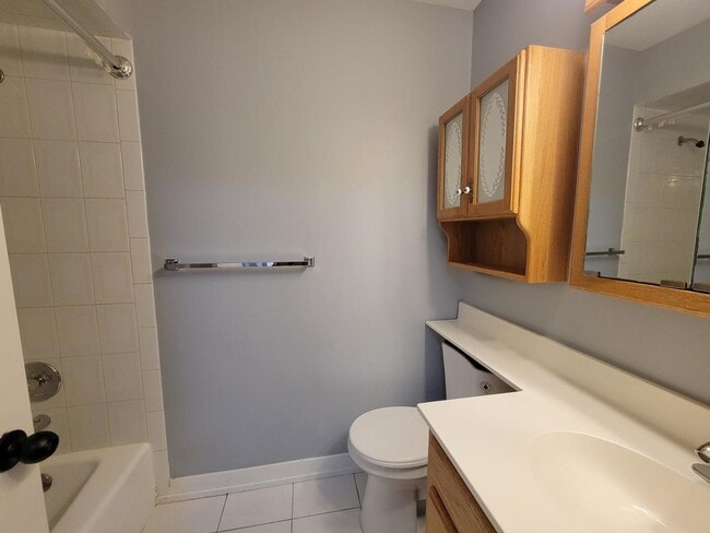 Building Photo - 1001 E Callero Cir