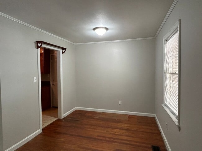 Building Photo - 14 Dogwood Ave