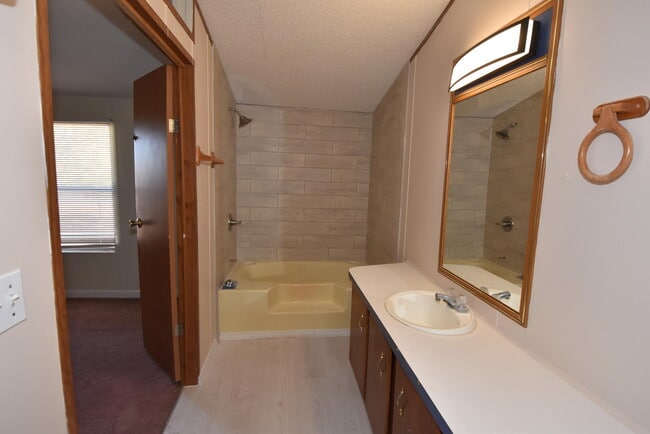 Building Photo - 14780 Gabriela Ln