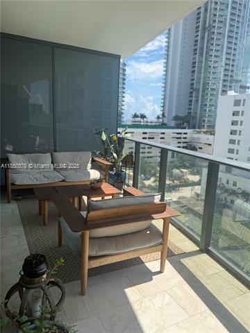 Building Photo - 460 NE 28th St