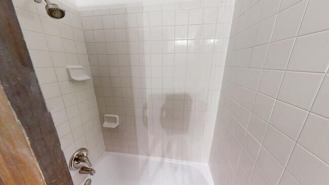 Building Photo - 1514 Golden Ave