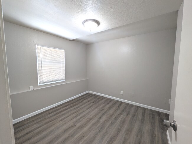 Building Photo - 440 48th St