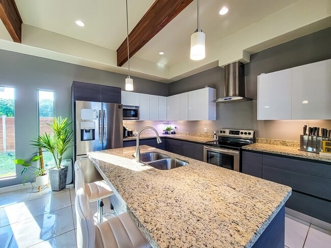 Building Photo - 2375 Oak Breeze Cir