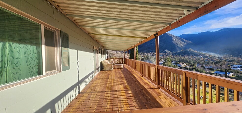 Building Photo - 121 Larch Ct