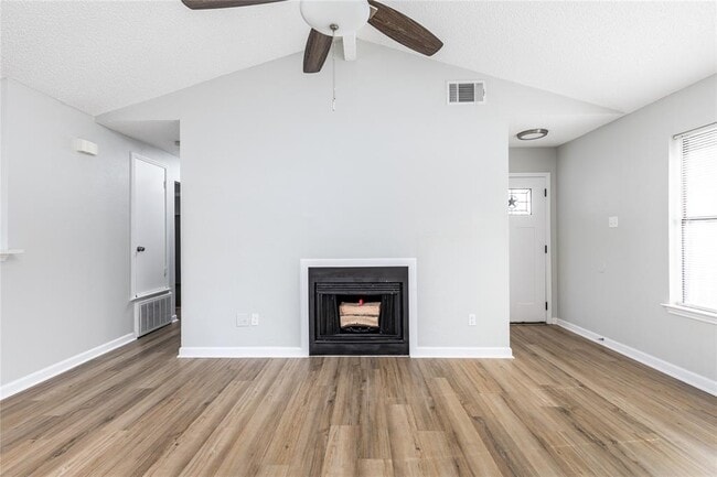 Building Photo - 1803 Heatherglen Ln