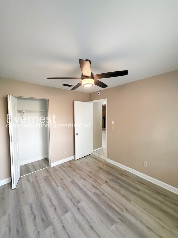 Building Photo - 12849 Tallowood Dr