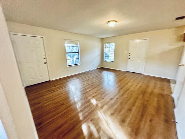 Building Photo - 5207 Thunderbird St