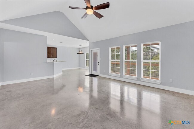 Building Photo - 1355 Estate Dr