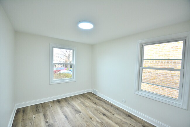 Building Photo - 6311 N Lawndale Ave
