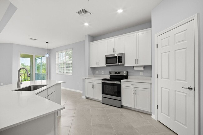 Building Photo - Stunning property, newer construction 3 sp...
