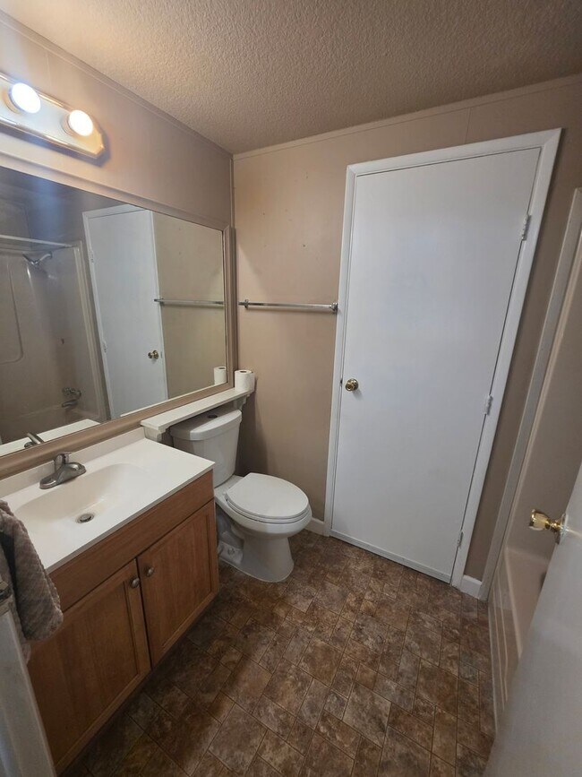 Building Photo - 4645 D St