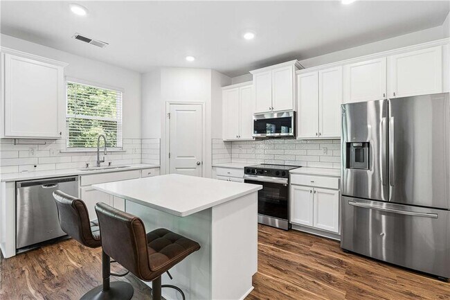 Building Photo - 430 Burgundy Terrace SE