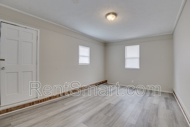 Building Photo - 250 Almon Ct