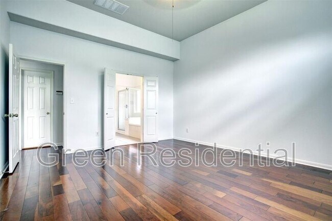 Building Photo - 10024 Hidden Falls Dr